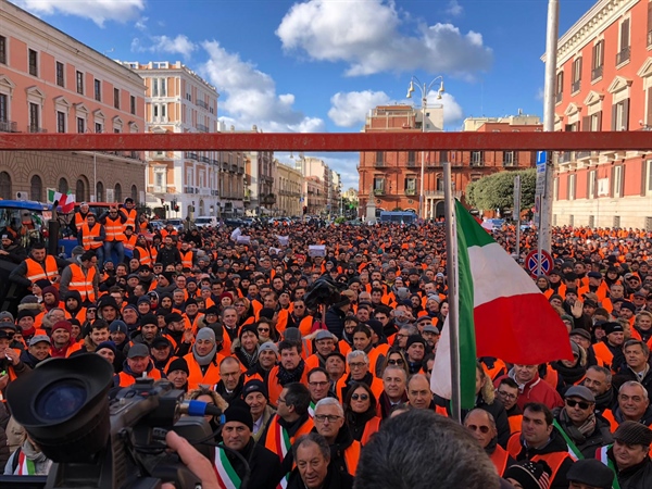 MANIFESTAZIONE DEI GILET ARANCIONI, ANCHE LA COOPERAZIONE PUGLIESE IN PIAZZA